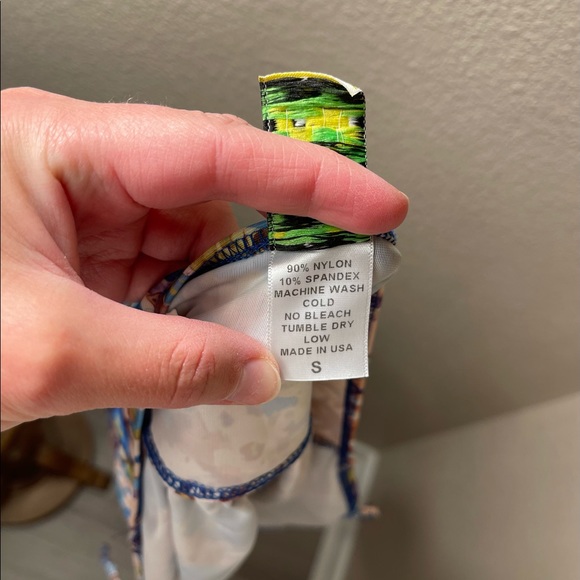 Like new Kortni Jeane peplum halter top swim size S - Picture 4 of 5